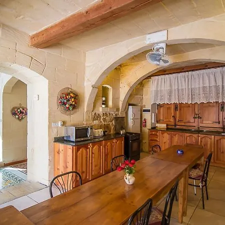 4 Bedroom Farmhouse With Private Pool In Island Of Gozo Διαμέρισμα *