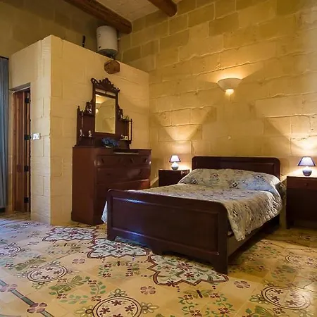4 Bedroom Farmhouse With Private Pool In Island Of Gozo 公寓 *