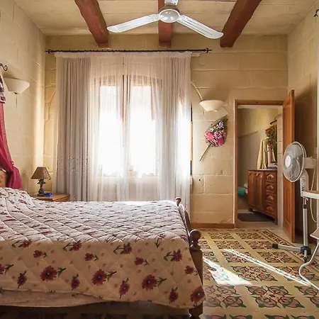 4 Bedroom Farmhouse With Private Pool In Island Of Gozo *